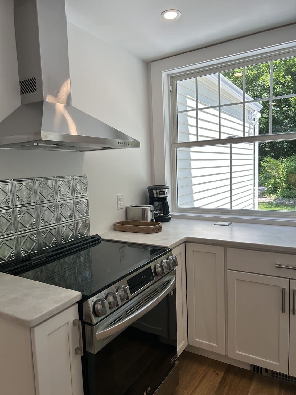 Stove/ oven and counter