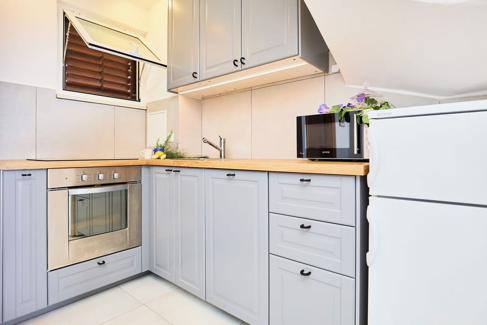 Well equipped kitchen