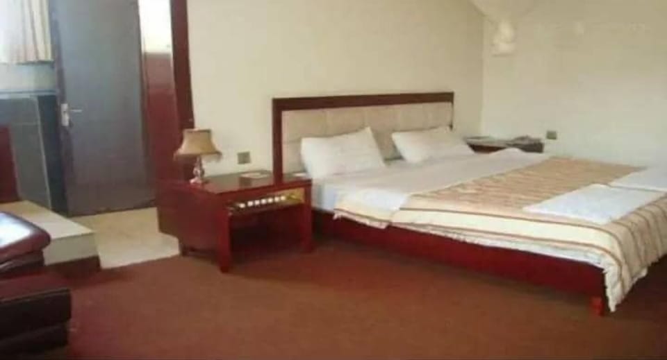 Basic Double Room | WiFi (free)