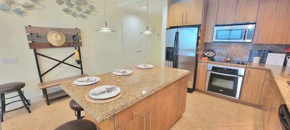 Condo, Multiple Beds, Balcony, Ocean View | Private kitchen | Fridge, microwave, oven, stovetop