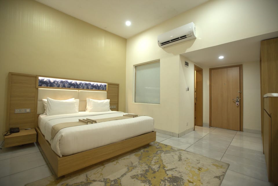 In-room safe, iron/ironing board, free WiFi