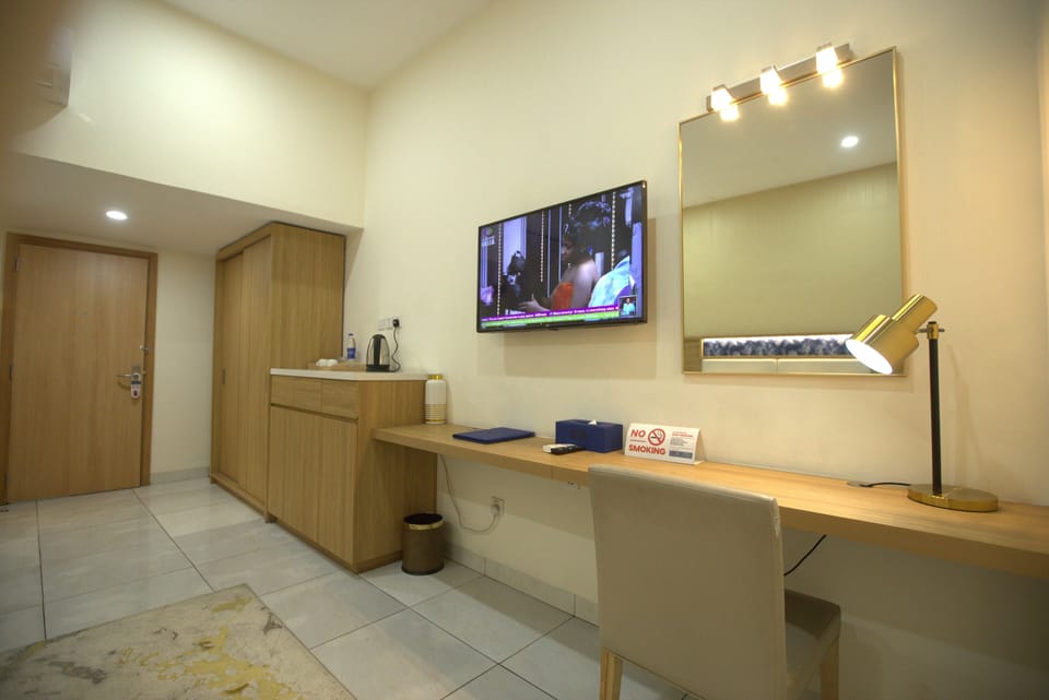 Standard Room | In-room safe, iron/ironing board, free WiFi
