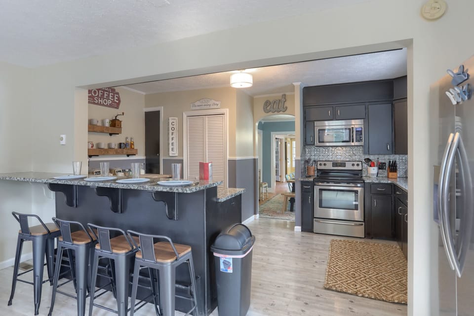 Open Concept Living & Kitchen
4 Seat Bar Dining

