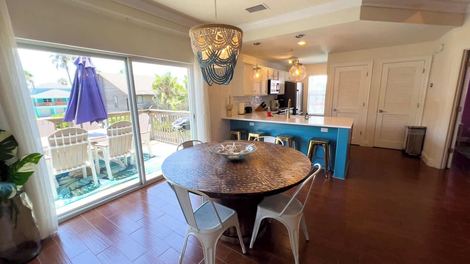 Condo, Multiple Beds, Balcony, Pool View | Dining