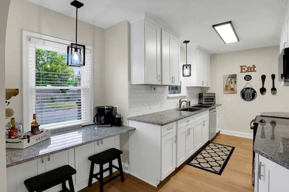 Enjoy the full kitchen ready to entertain or make a meal.
