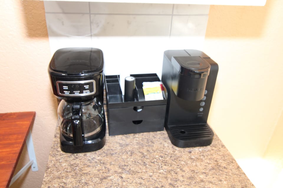 Coffee station with drip coffee maker and Keurig