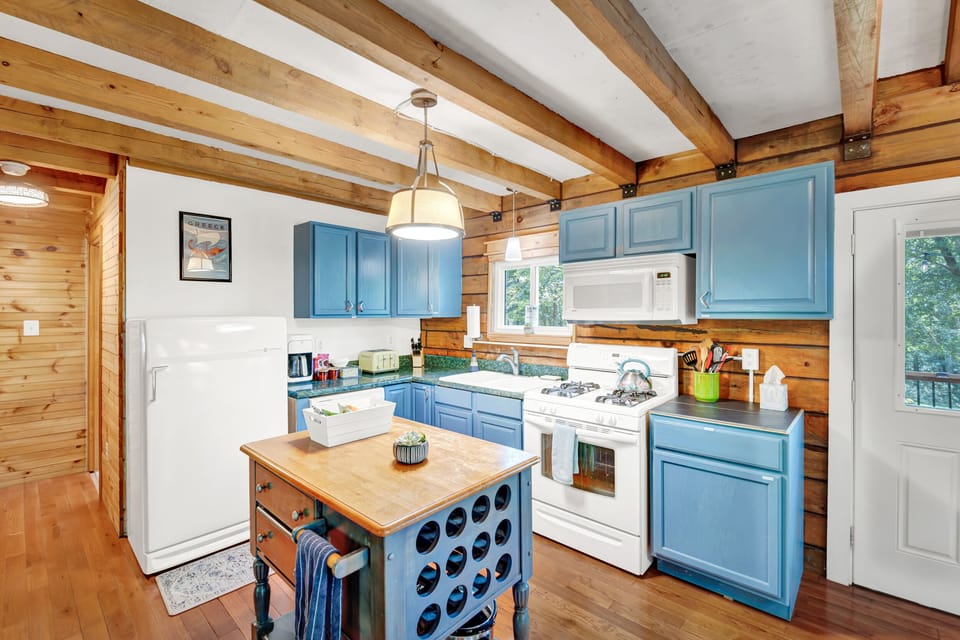 130 Riverwood Lane - Interiors-35