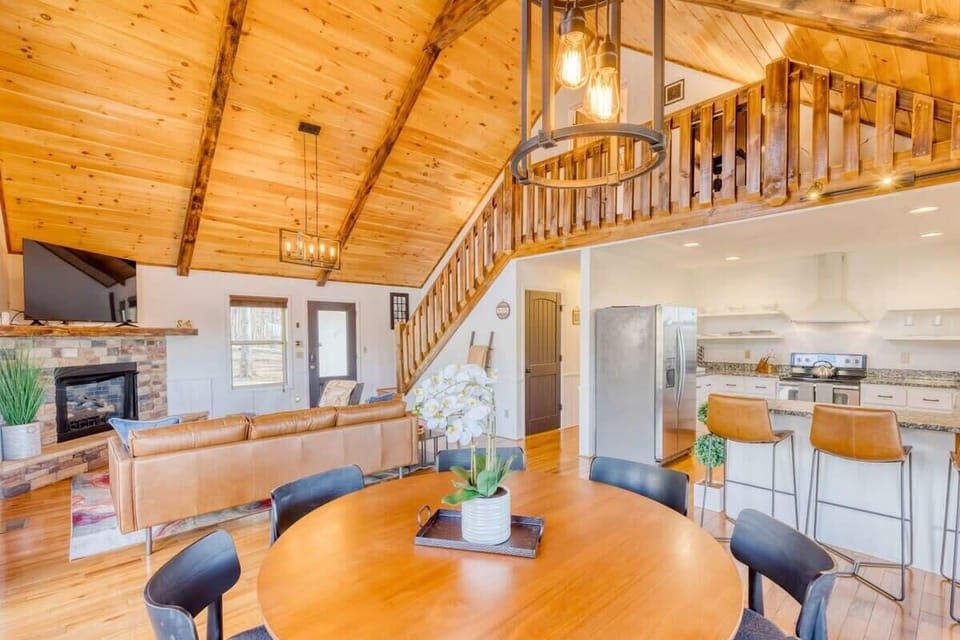 Dining Area for 10 total with the bar stool seating.