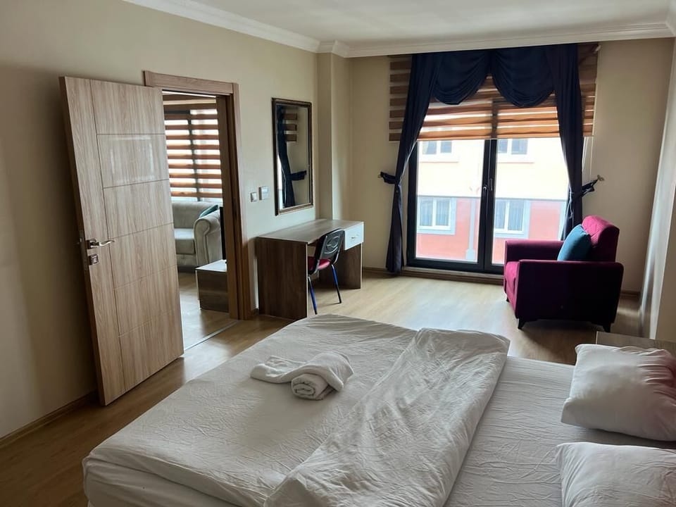 Deluxe Apartment | 1 bedroom, desk, laptop workspace, iron/ironing board
