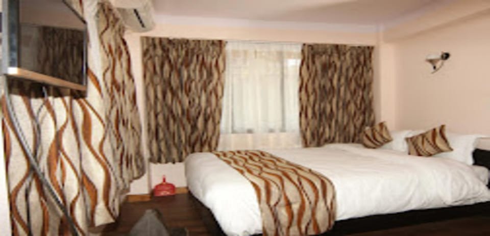 Deluxe Single Room | Free WiFi, bed sheets