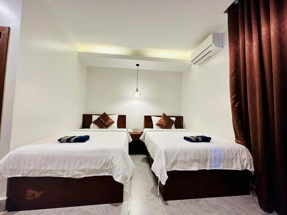 Standard Twin Room | Minibar, desk, free WiFi, bed sheets