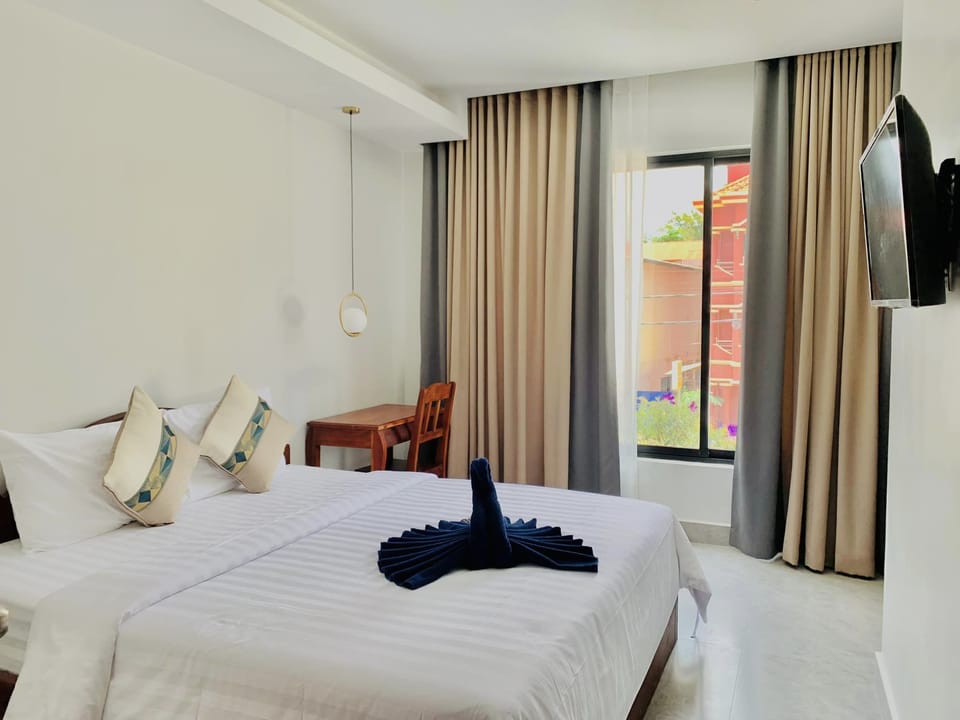 Standard Double Room, 1 King Bed | Minibar, desk, free WiFi, bed sheets