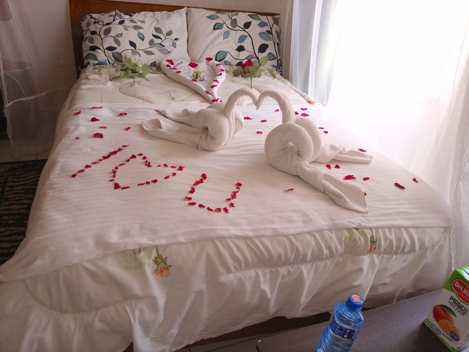 Deluxe Room | 1 bedroom, desk, laptop workspace