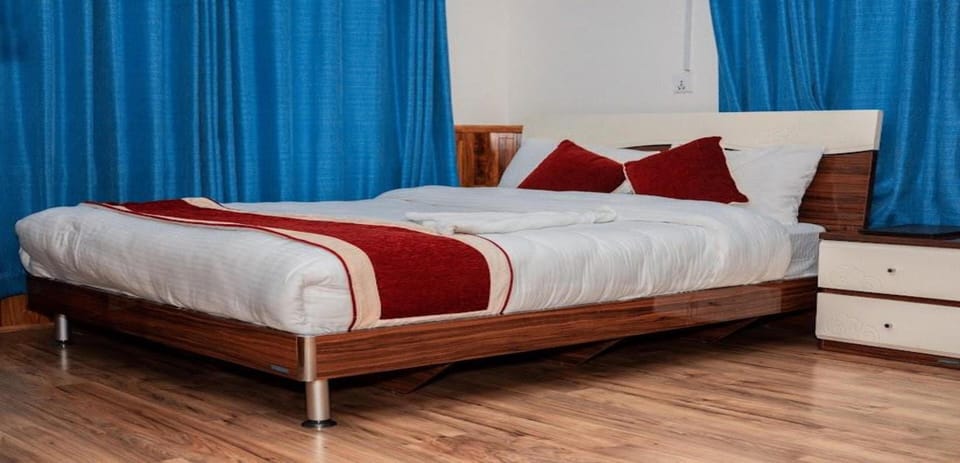 Suite | Free WiFi, bed sheets