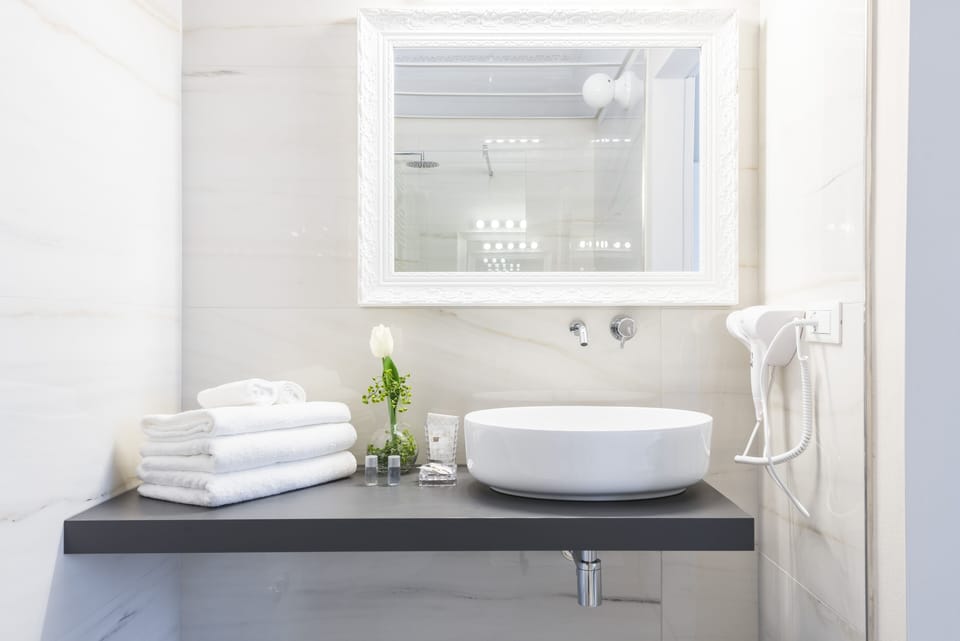 Deluxe Double Room | Bathroom | Shower, rainfall showerhead, designer toiletries, hair dryer
