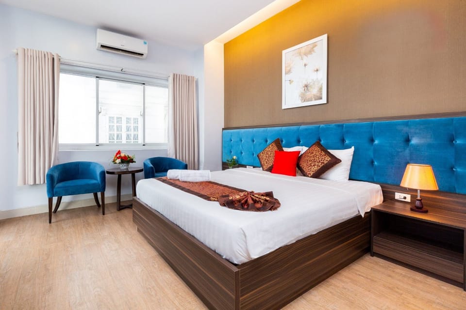 Premium bedding, minibar, laptop workspace, free WiFi