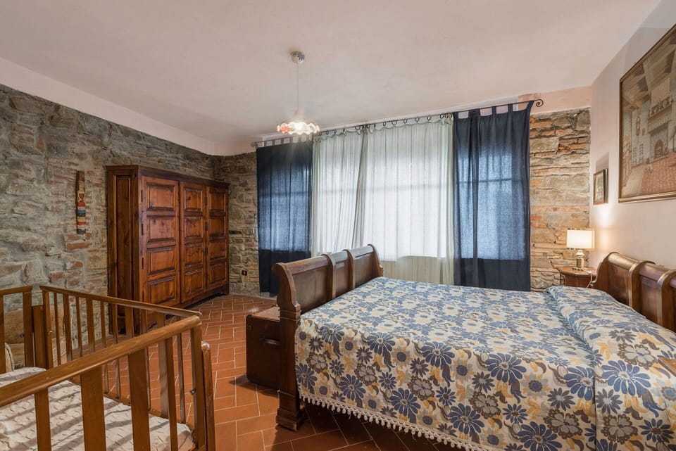 Amenities, Autumn, Bedroom, Room Detail, Spring, Summer
