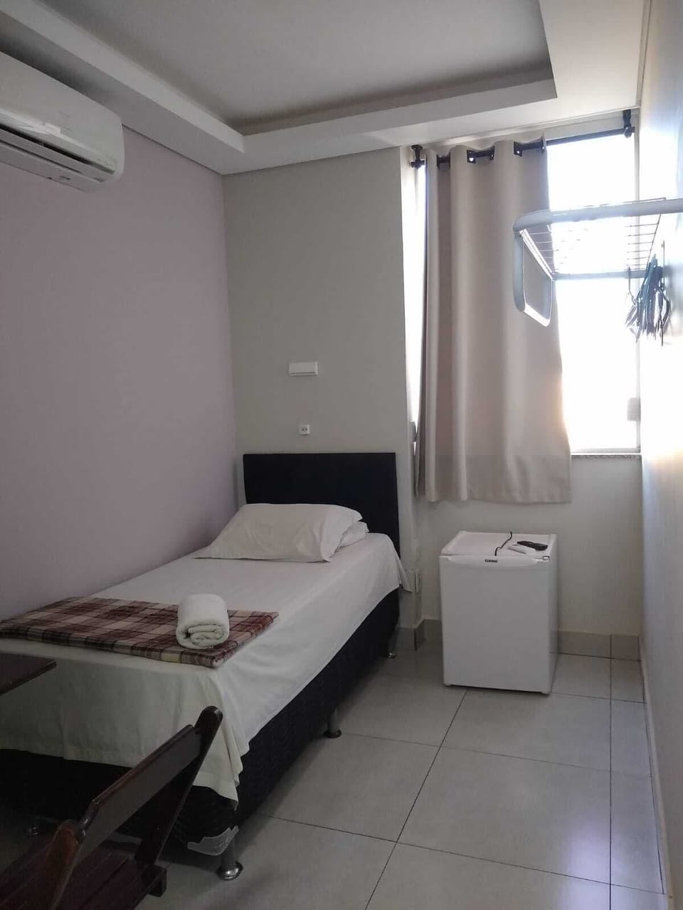 Economy Single Room | Individually decorated, desk, laptop workspace, free WiFi
