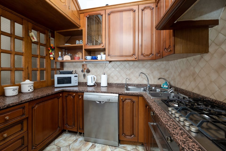 Traditional House | Private kitchen | Full-size fridge, microwave, oven, dishwasher