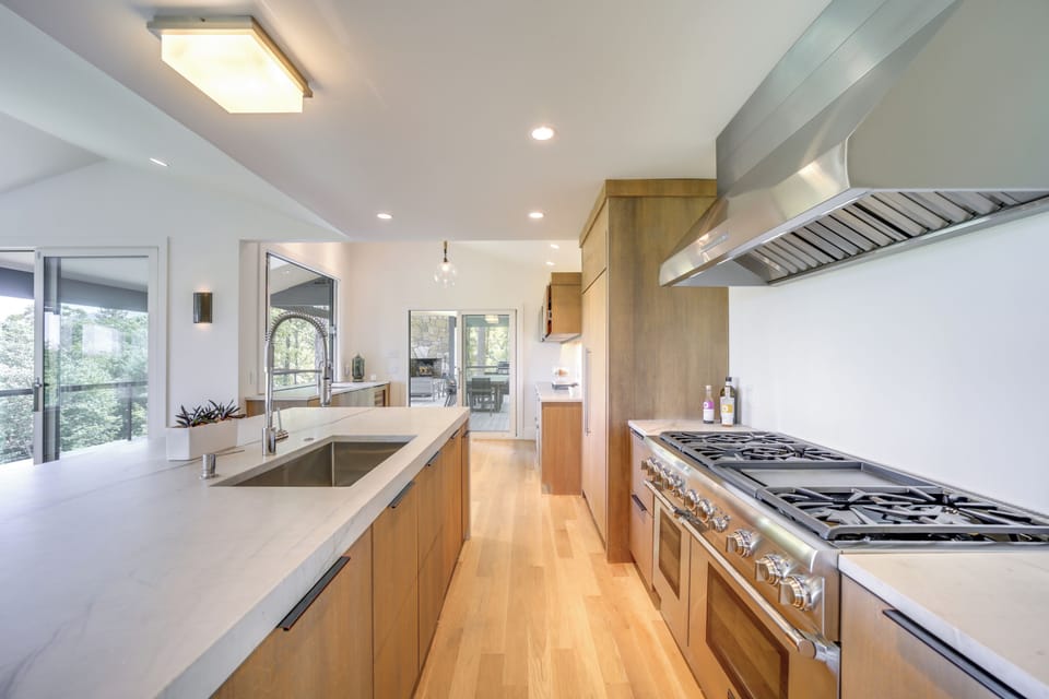 Kitchen | High-End Stainless Steel Appliances | Cooking Essentials