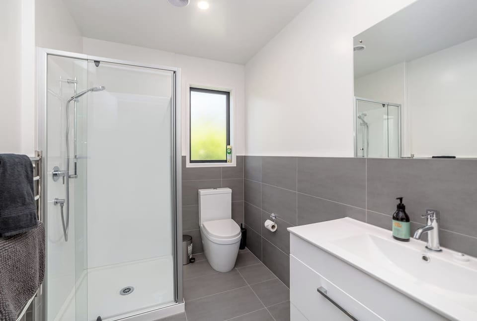 En-suite from the master bedroom
