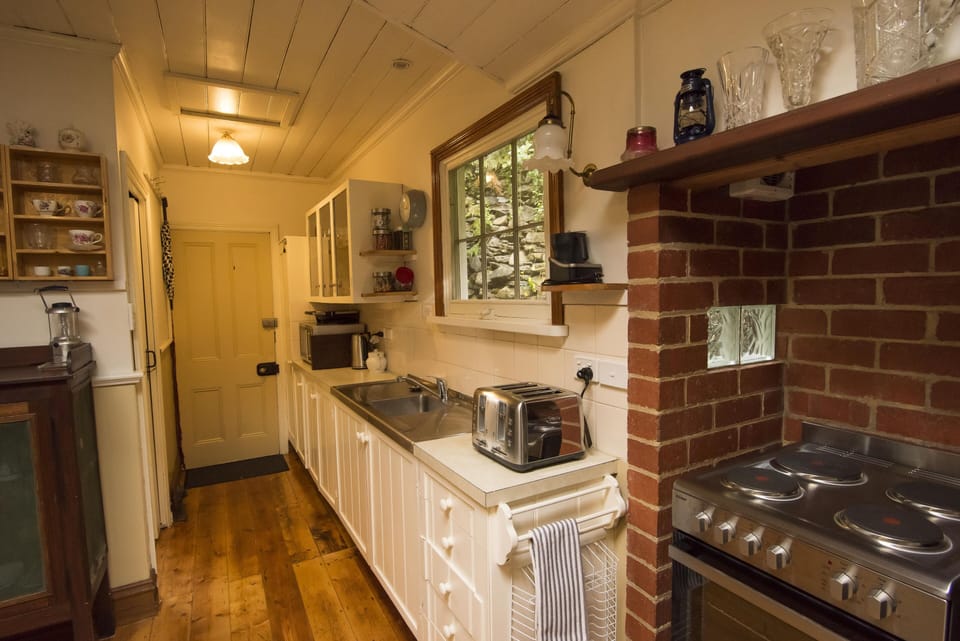 Cottage | Private kitchen | Full-size fridge, microwave, oven, stovetop
