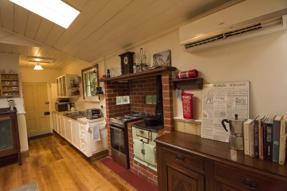 Cottage | Private kitchen | Full-size fridge, microwave, oven, stovetop