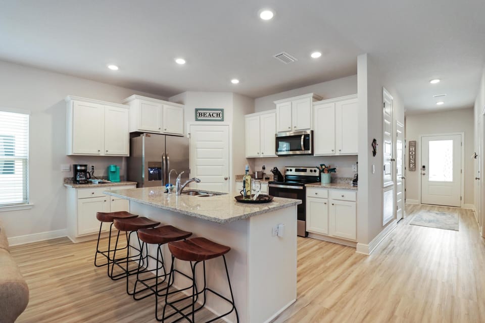 House, Multiple Beds (Paradise Found) | Private kitchen