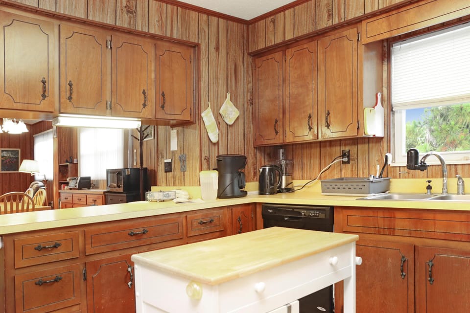 House, Multiple Beds (Wales Pod) | Private kitchen | Oven, toaster