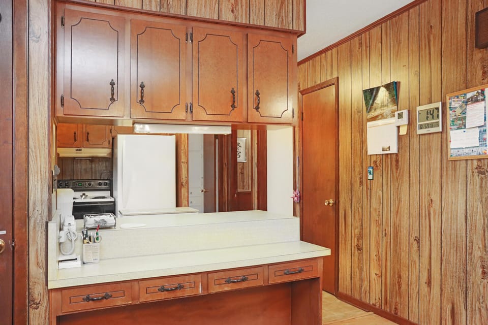 House, Multiple Beds (Wales Pod) | Private kitchen | Oven, toaster