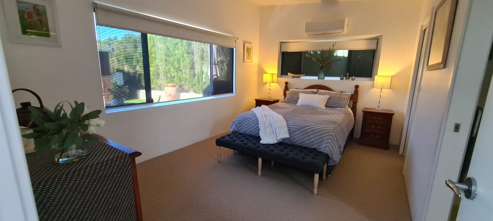 Queen bed.