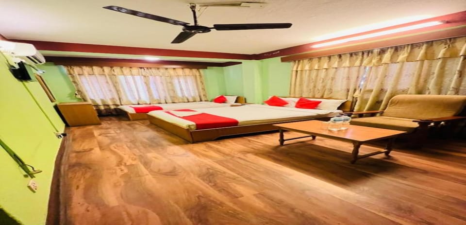 Triple Room | Free WiFi, bed sheets