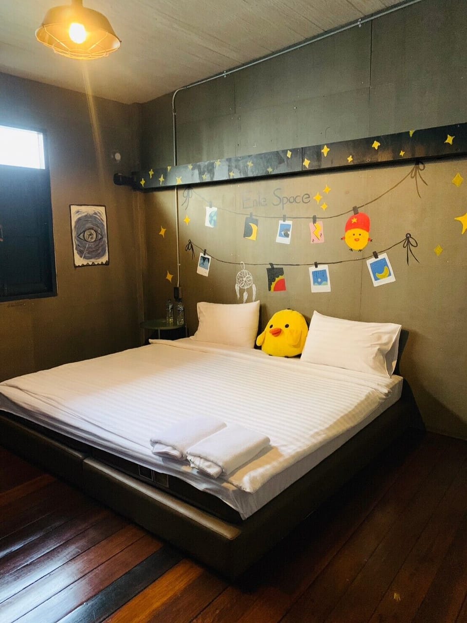 1 bedroom, individually decorated