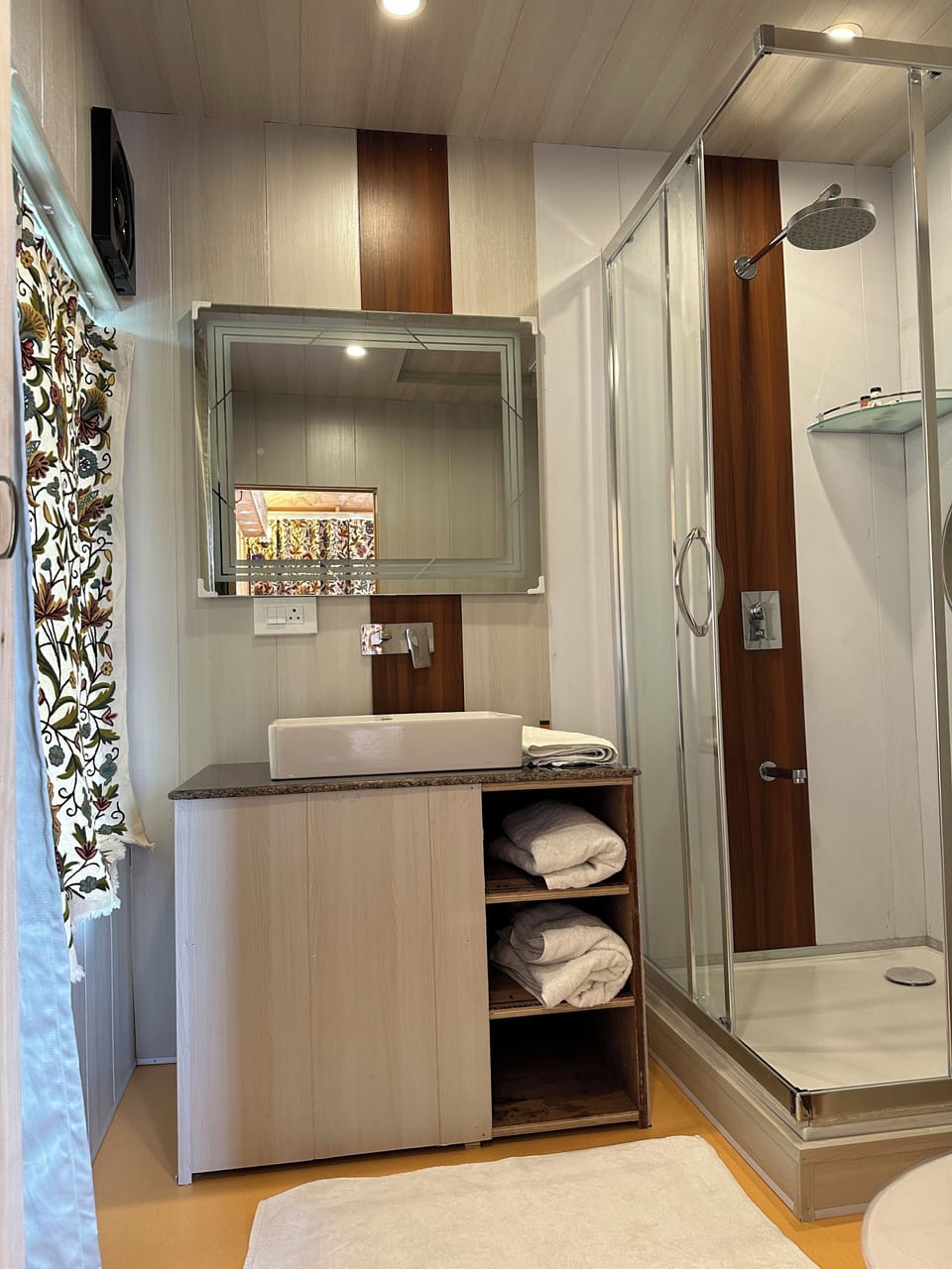 Sunset Room with Private Terrace | Bathroom | Free toiletries, slippers, soap, shampoo