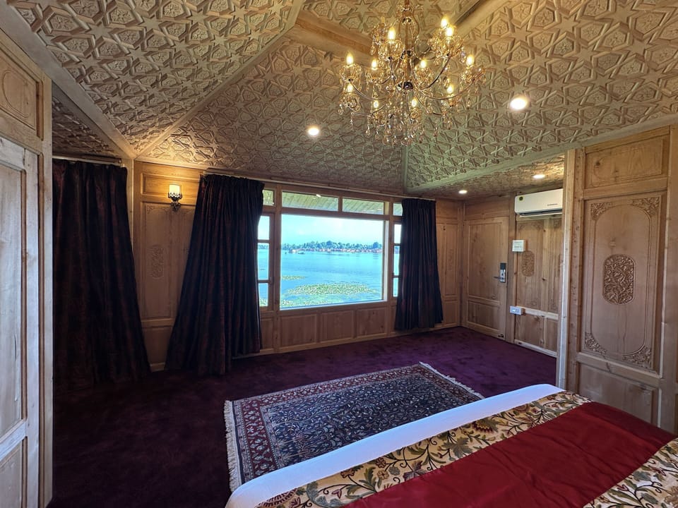 Nigeen Lakeview Suite | Lake view