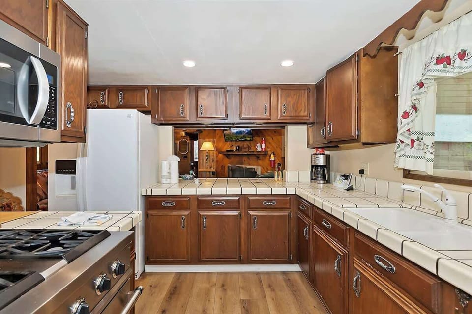 Full kitchen. 