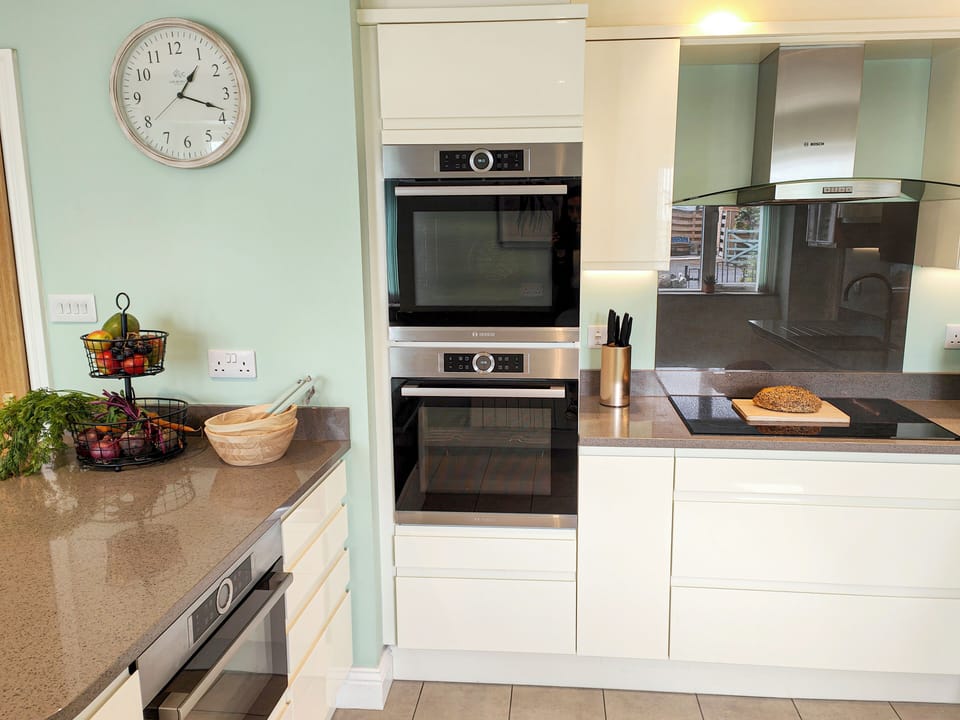 Cottage | Private kitchen | Fridge, dishwasher, electric kettle, toaster