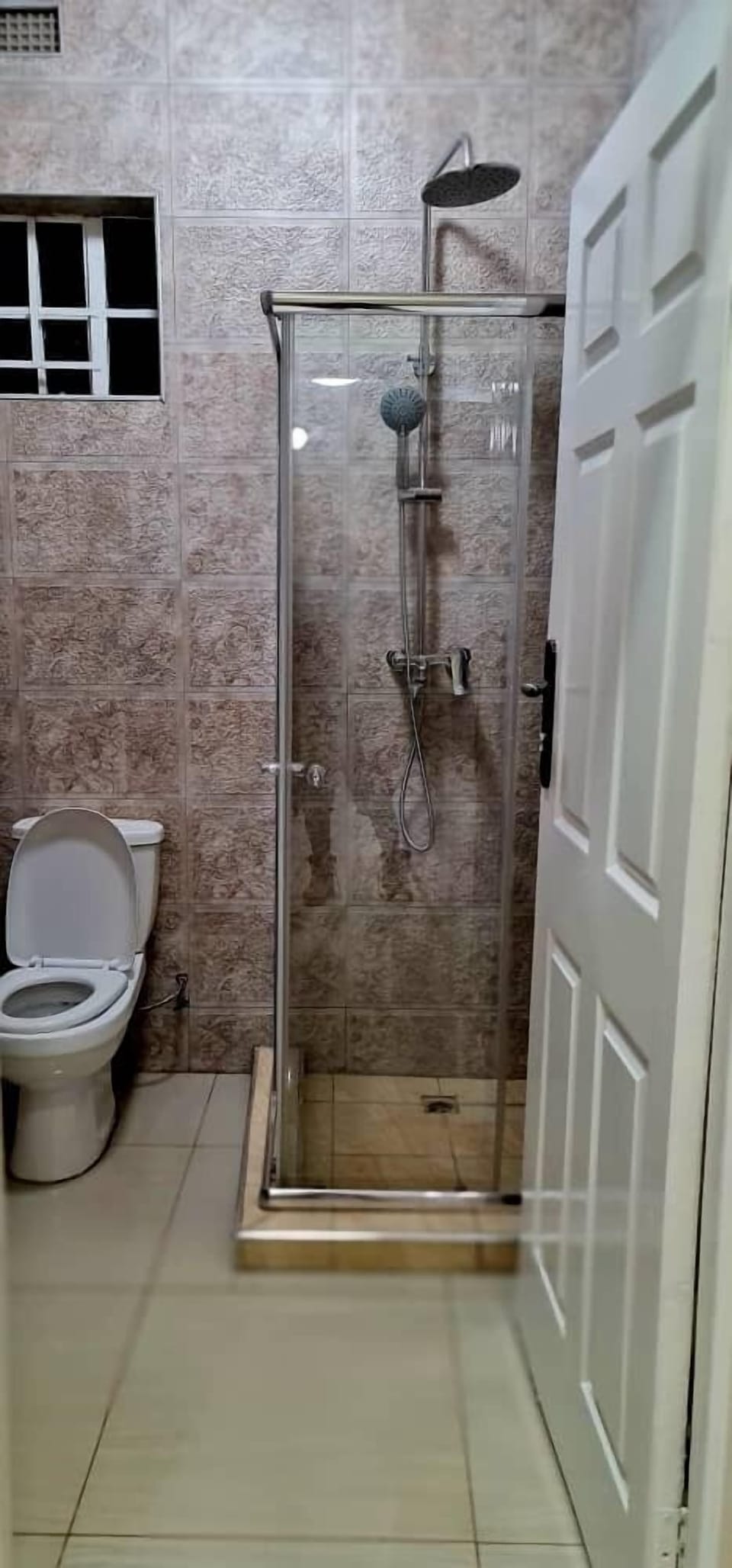Executive Apartment | Bathroom | Shower, rainfall showerhead
