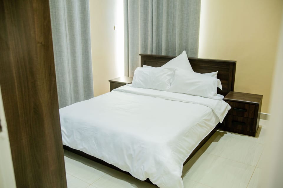 Executive Apartment | 14 bedrooms, desk, laptop workspace, free WiFi