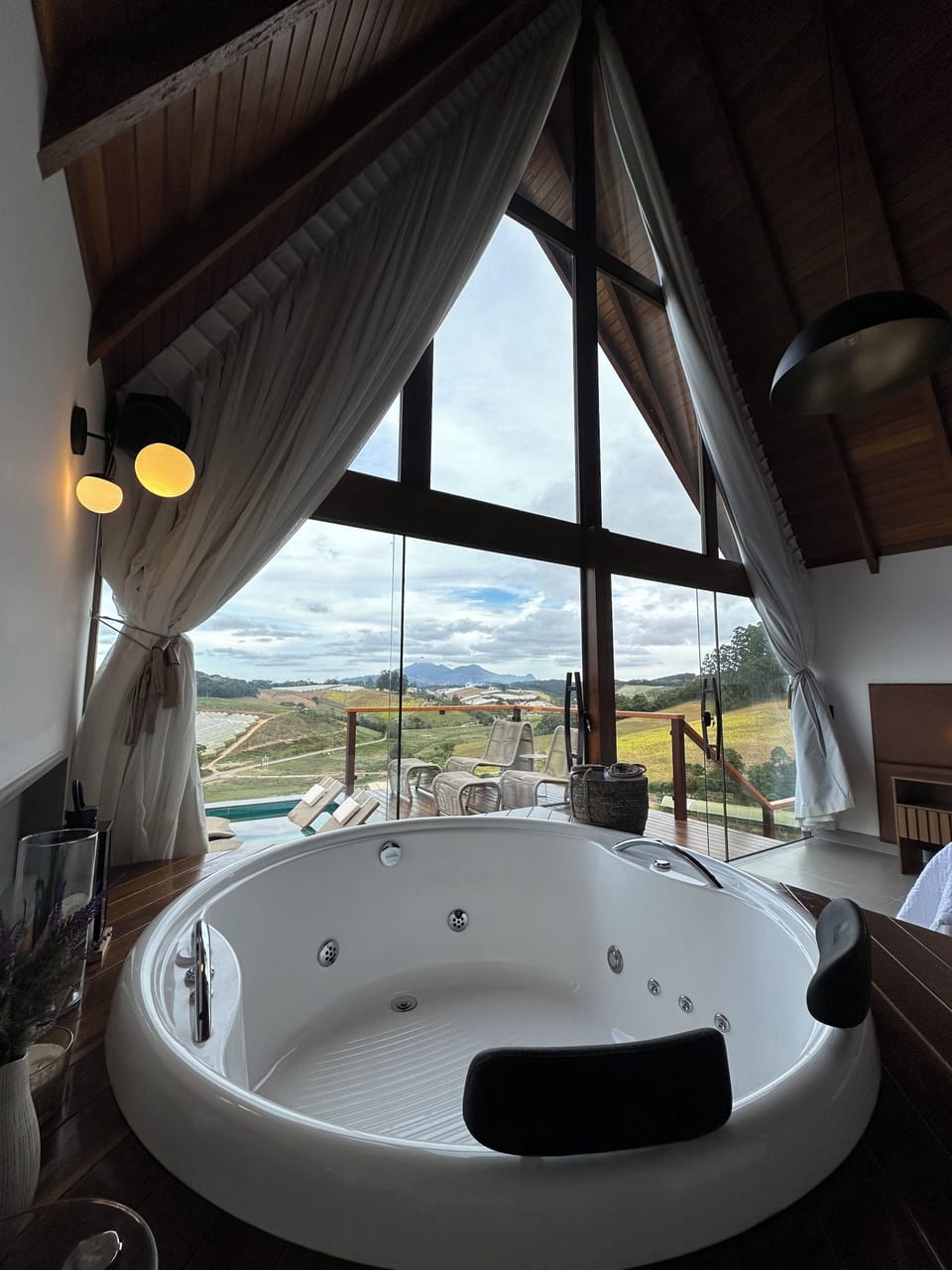 Private spa tub