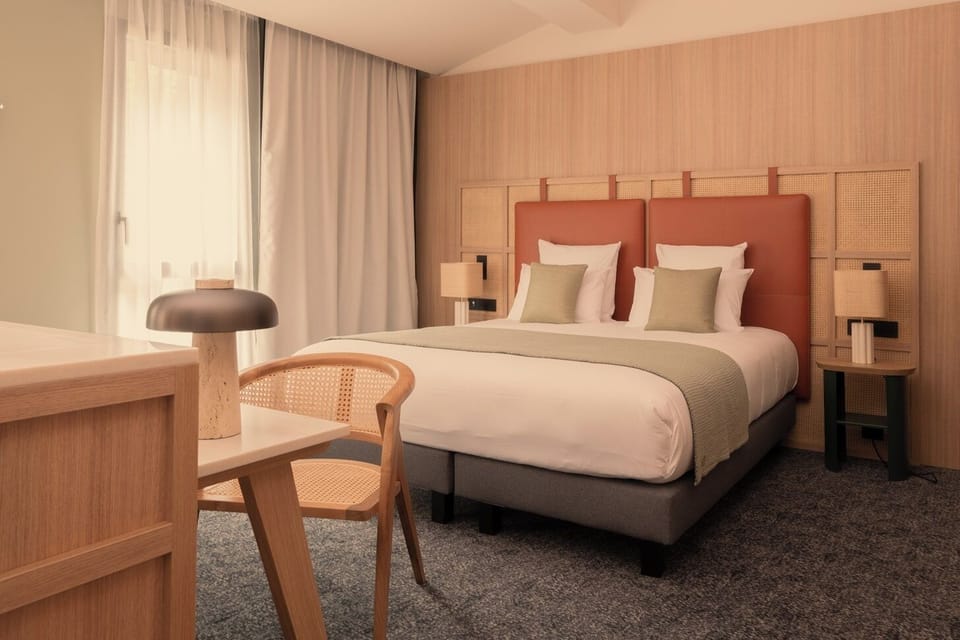 Suite | Pillowtop beds, in-room safe, desk, laptop workspace