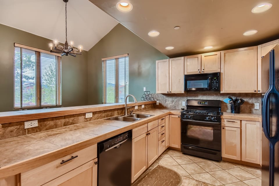 Townhome, 4 Bedrooms | Private kitchen | Coffee/tea maker, fridge, oven, toaster
