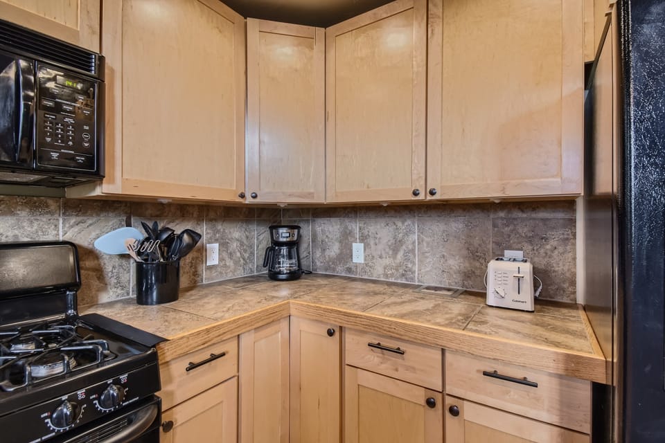 Townhome, 4 Bedrooms | Private kitchen | Coffee/tea maker, fridge, oven, toaster