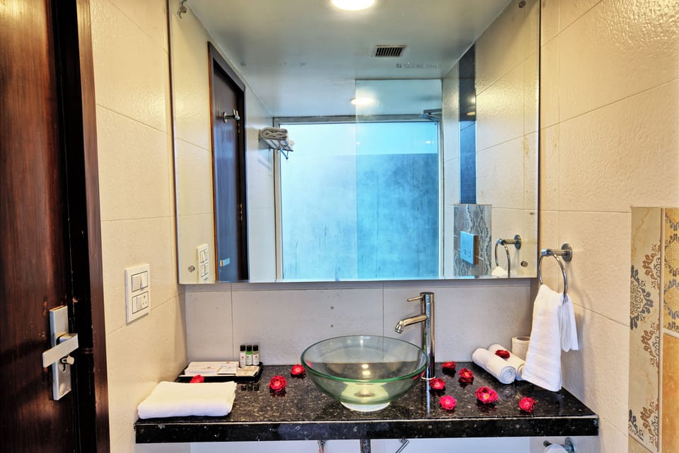 Premium Room | Bathroom | Shower, hair dryer, slippers, bidet