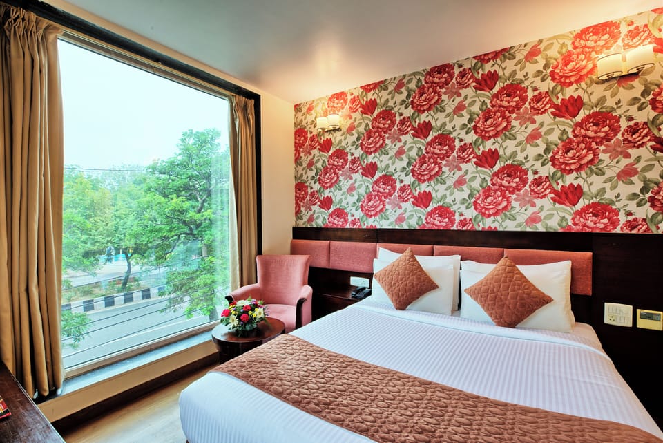 Premium Room | In-room safe, desk, soundproofing, iron/ironing board