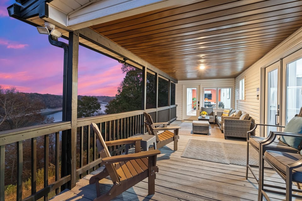 Stunning Deck w/ Unmatched Lake Cumberland Views: Take in breathtaking, views of Lake Cumberland 