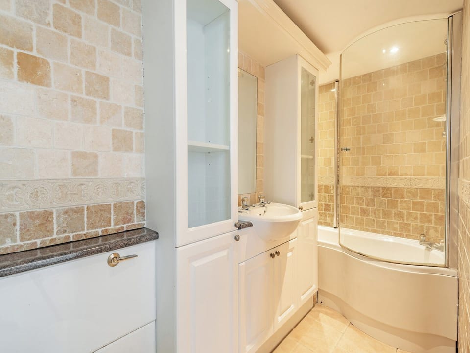 Bathroom | Dovedale Cottage, Coningsby, near Lincoln