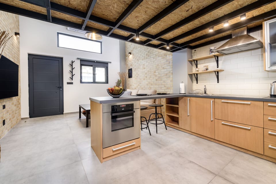 Luxury Apartment | Private kitchen | Mini-fridge, espresso maker, coffee/tea maker, electric kettle