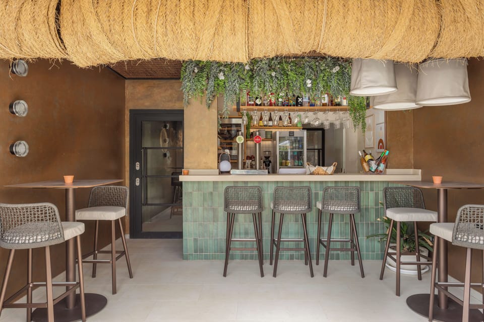 Poolside bar