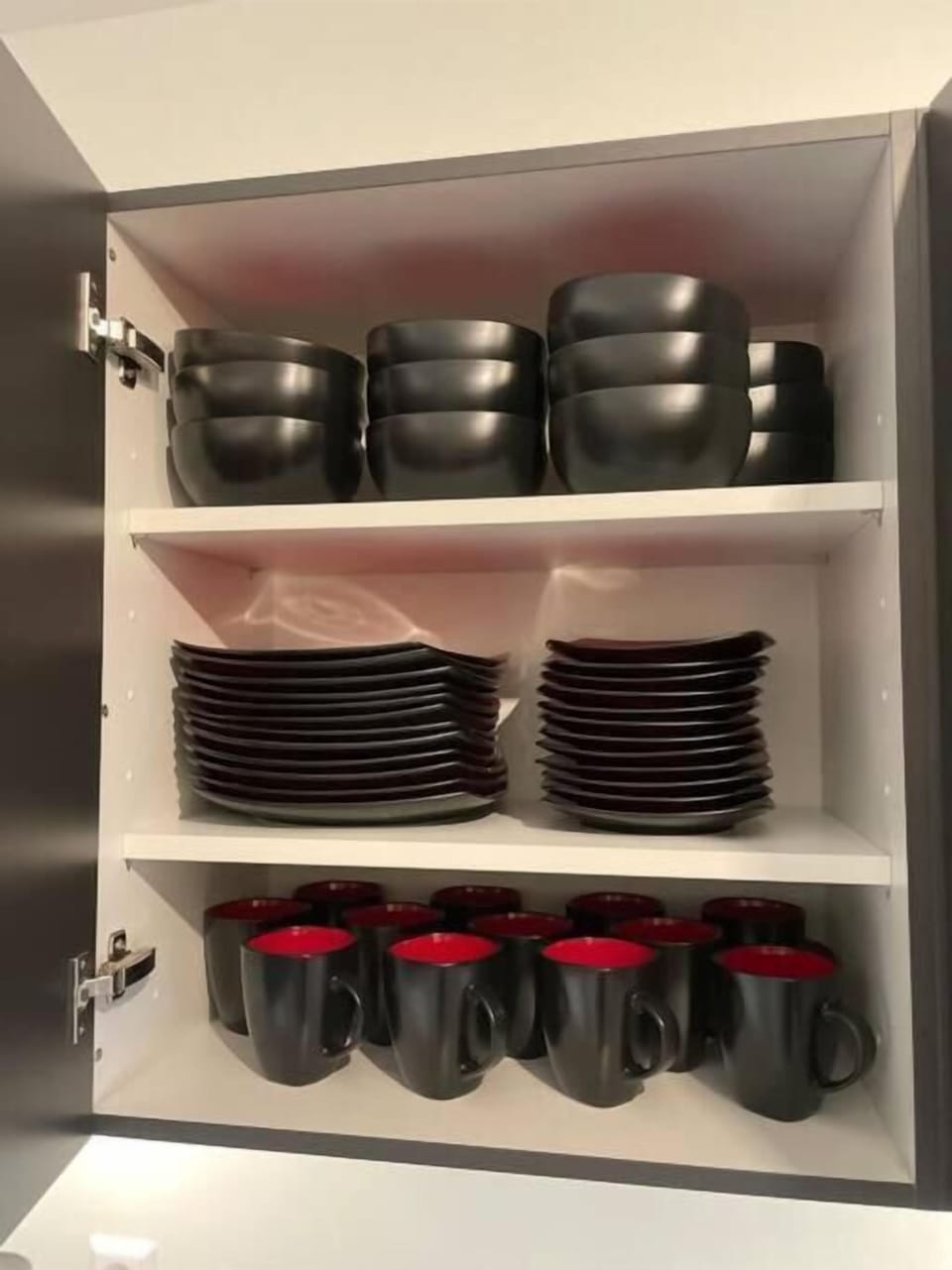 Full-size fridge, microwave, oven, stovetop